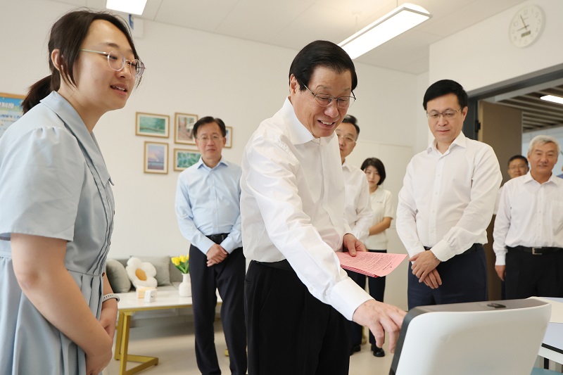 01、9月5日,最高人民检察院党组书记、检察长应勇在北京四中道元校区调研平安校园、法治校园建设。3.jpg